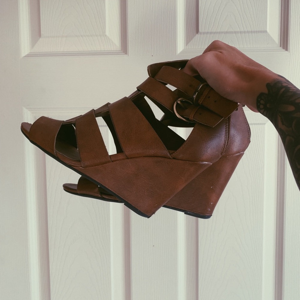 Strappy sandal wedges